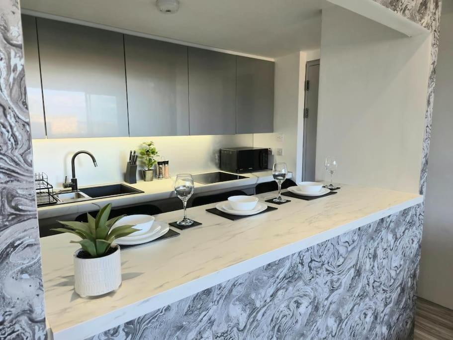 Appartamento Modern Duplex Penthouse Panoramic Views & Parking Bradford  Esterno foto